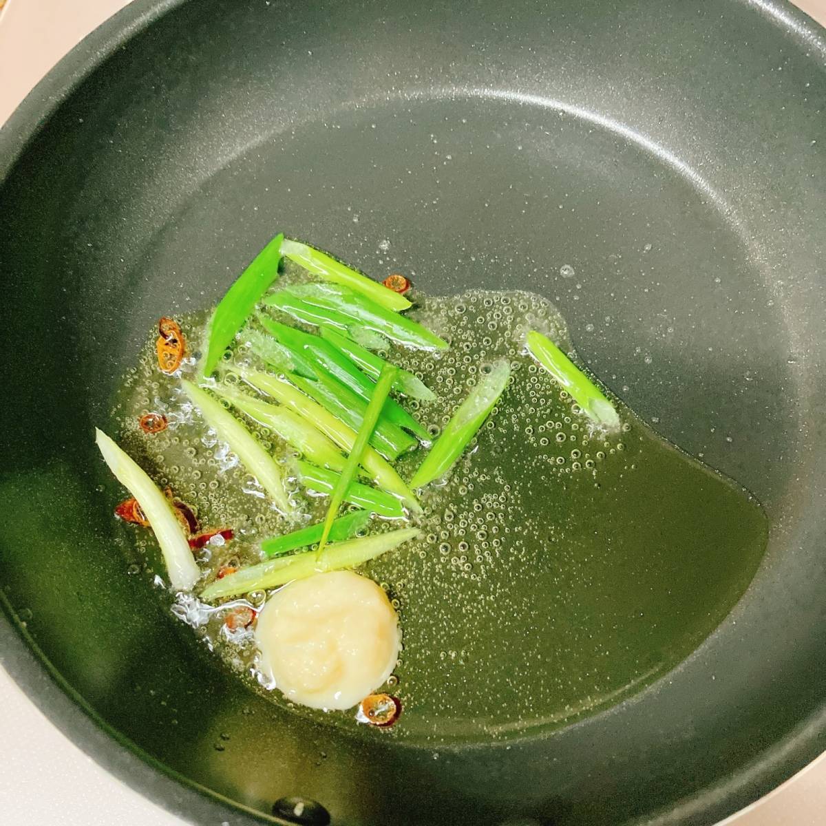 マ・マー公式の「しらすとキャベツと長ねぎの旨辛ぺペロンチーノ」のレシピ