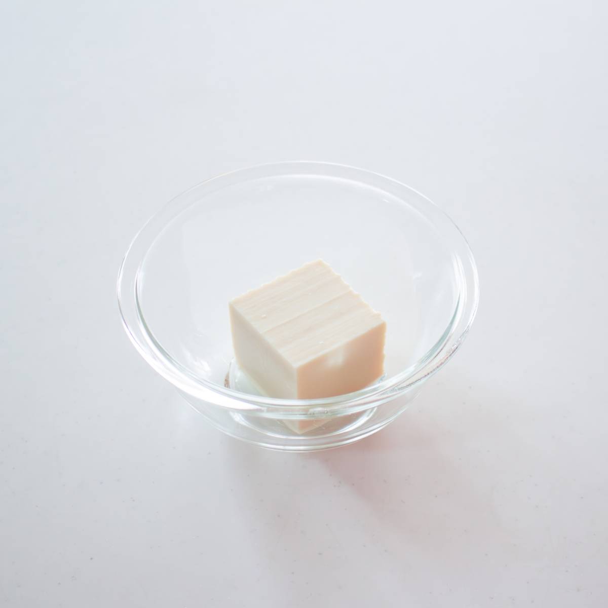 くらこん公式の「レンジで塩こんぶ湯豆腐」のレシピ