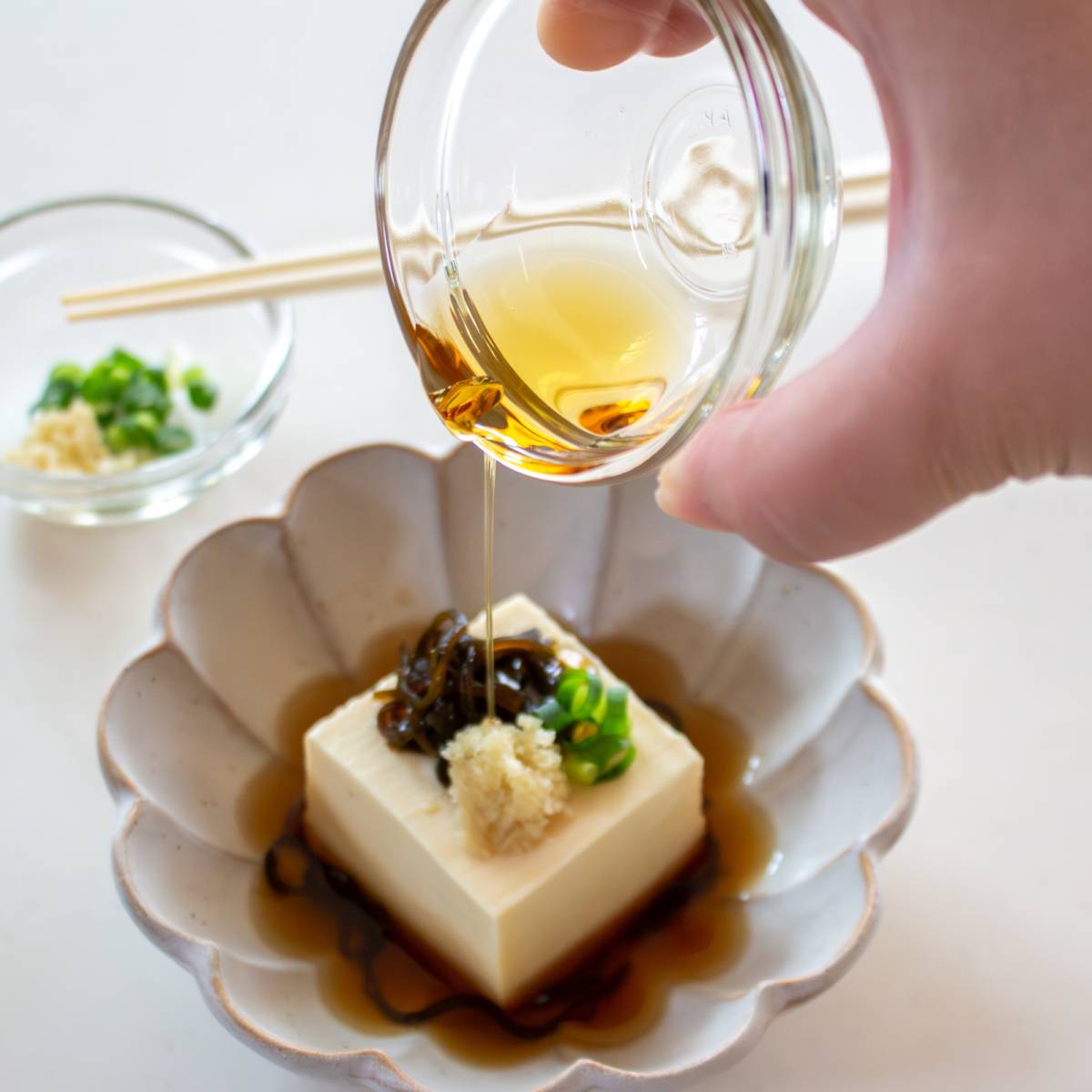 くらこん公式の「レンジで塩こんぶ湯豆腐」のレシピ