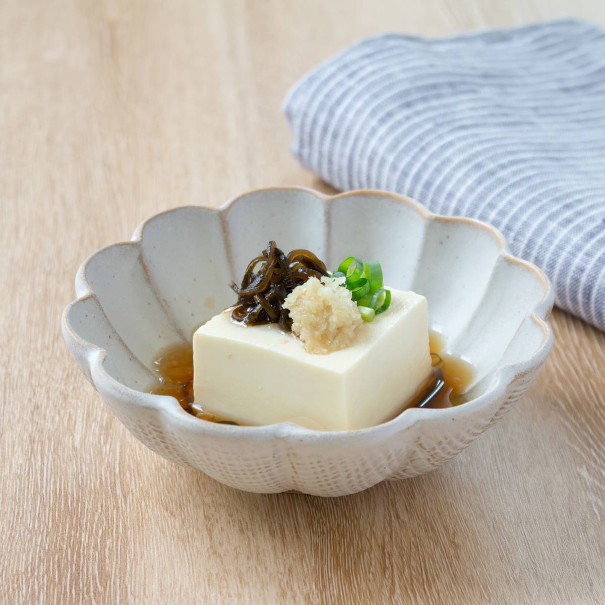 くらこん公式の「レンジで塩こんぶ湯豆腐」のレシピ