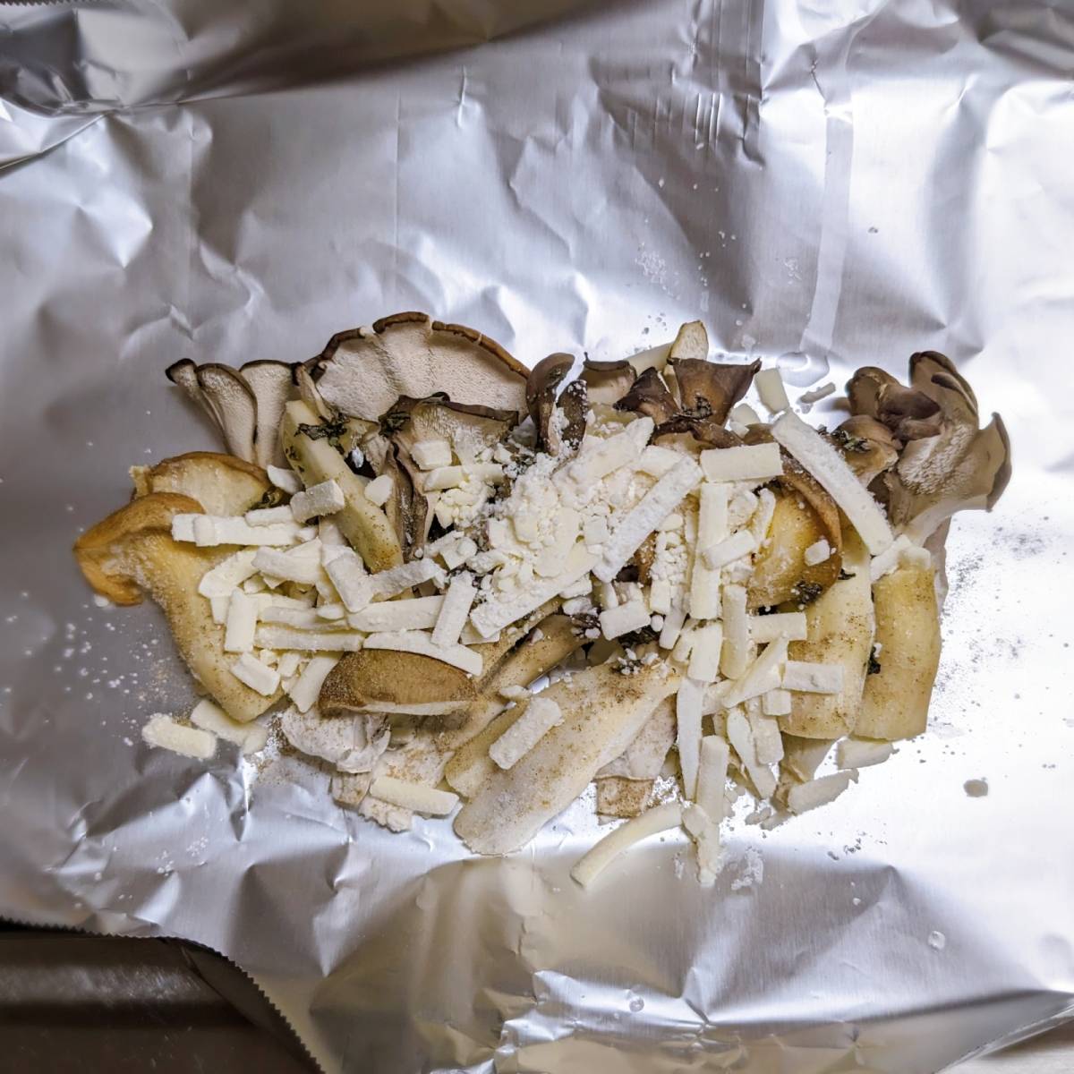 JAグループ公式の「舞茸エリンギのバジルオイルチーズ焼き」のレシピ