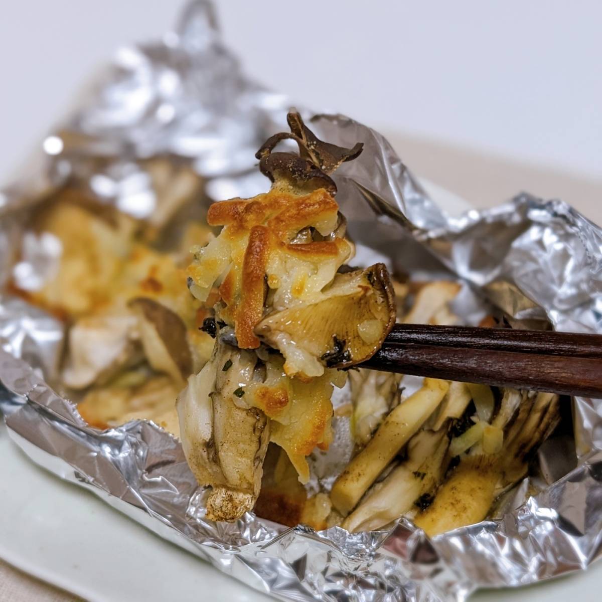 JAグループ公式の「舞茸エリンギのバジルオイルチーズ焼き」のレシピ