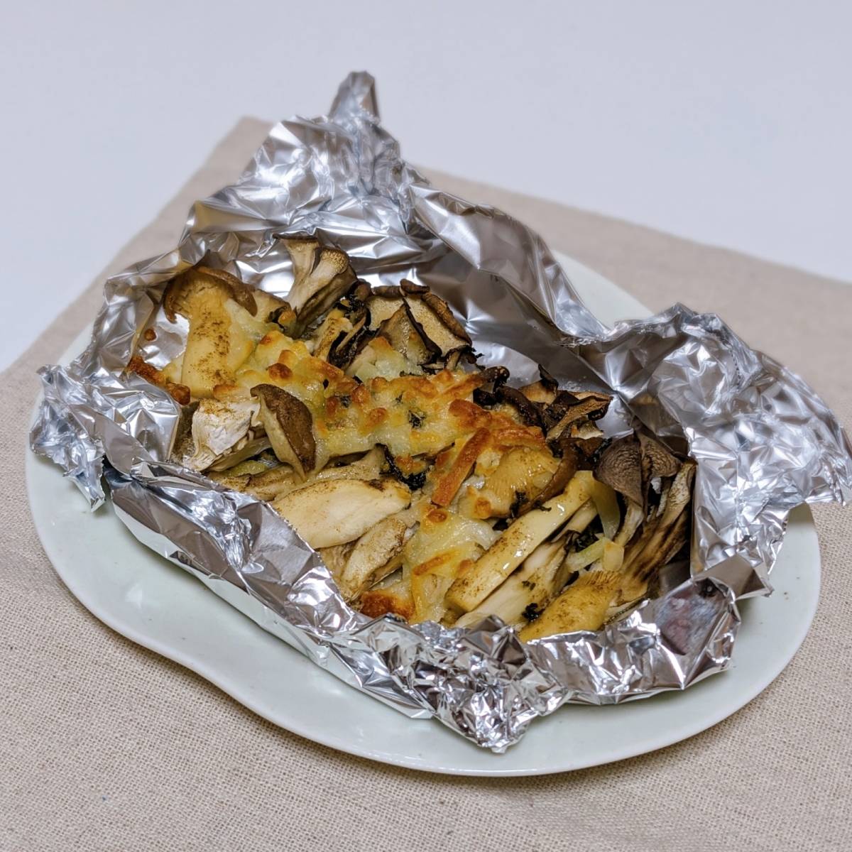 JAグループ公式の「舞茸エリンギのバジルオイルチーズ焼き」のレシピ