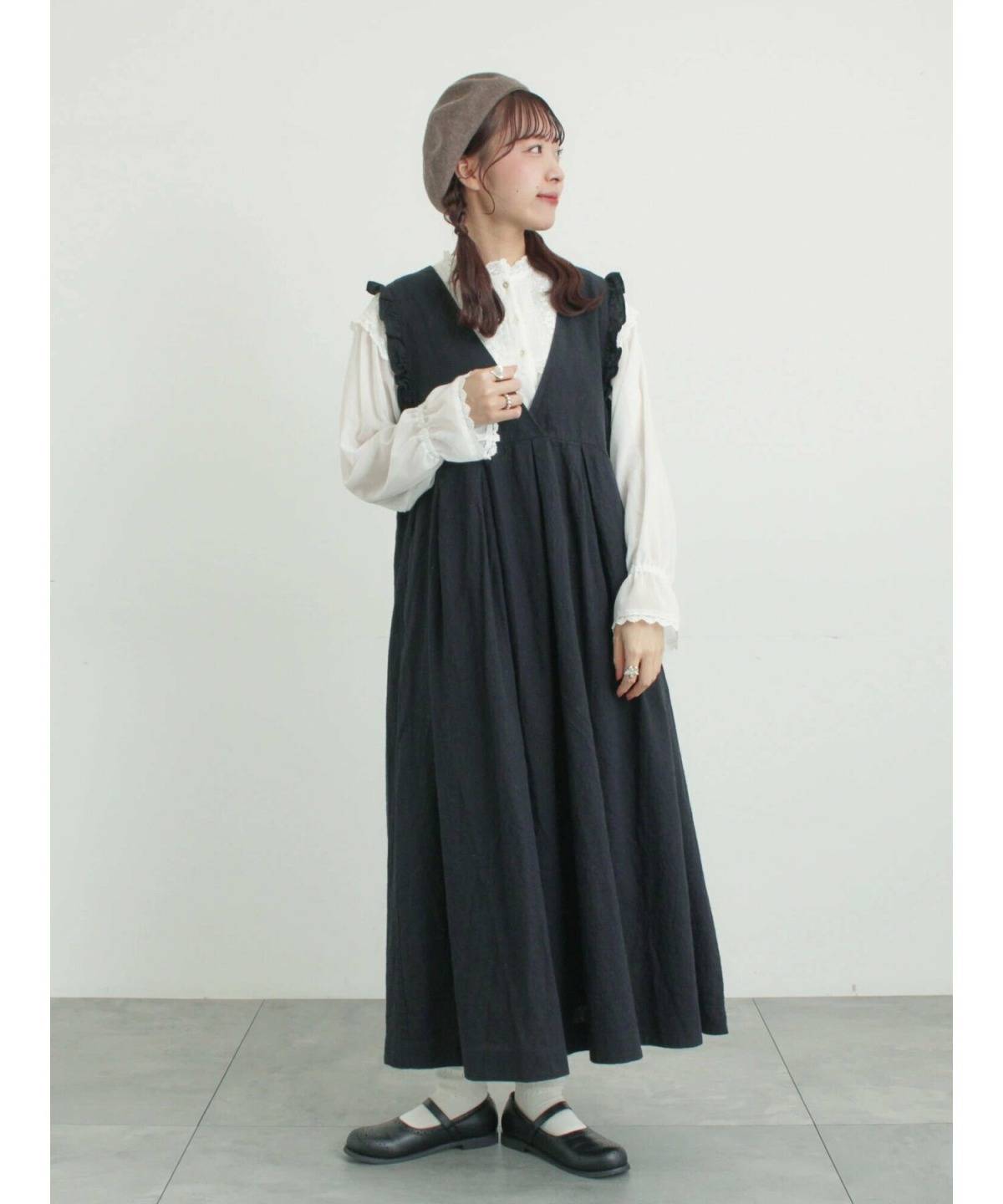 40代 大人のベレー帽コーデ ベージュベレー帽 ジャンパースカート