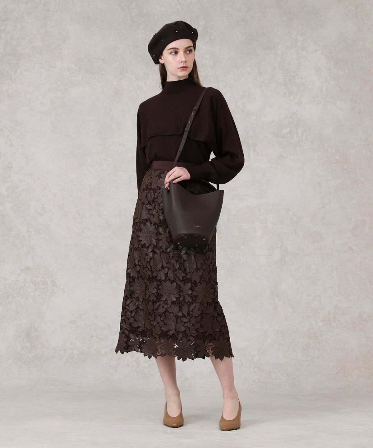 40代 大人のベレー帽コーデ レーススカート パール付き