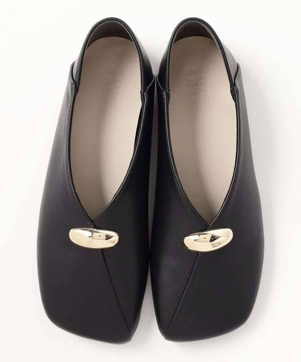 メタルモチーフ スクエア パンプス