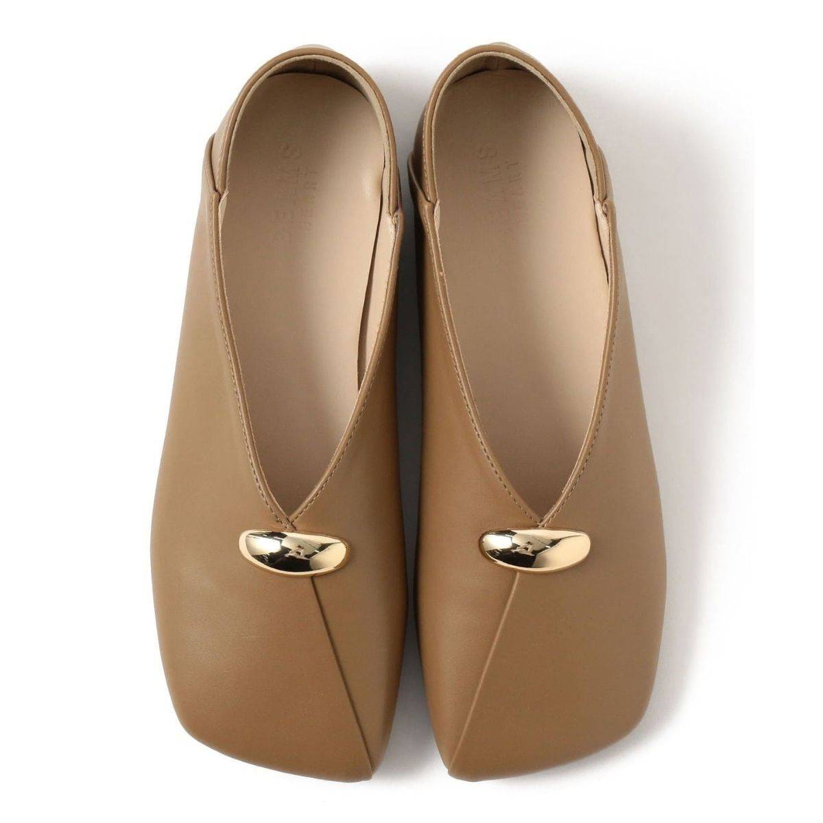 疲れないパンプスのおすすめ BEAMS HEART メタルモチーフ スクエア パンプス