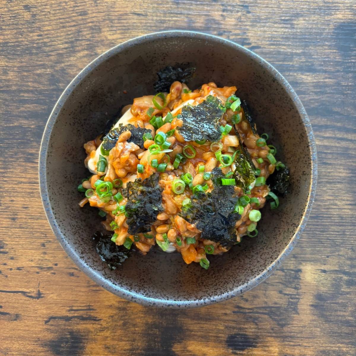 タカノフーズ公式の「キムチ納豆やっこ」のレシピ