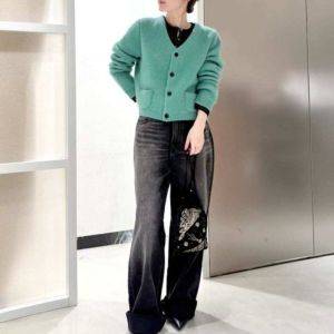 「一気に垢抜ける」「最高にセンスいい」初春にぴったりの洒落見えカーディガン3選【2026年3月】