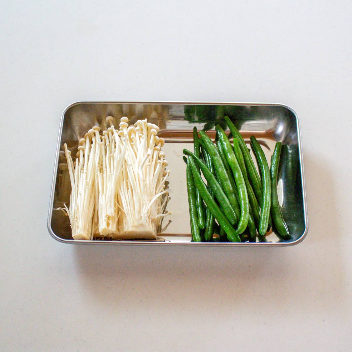 くらこん公式の「塩こんぶでえのき肉巻き」のレシピ