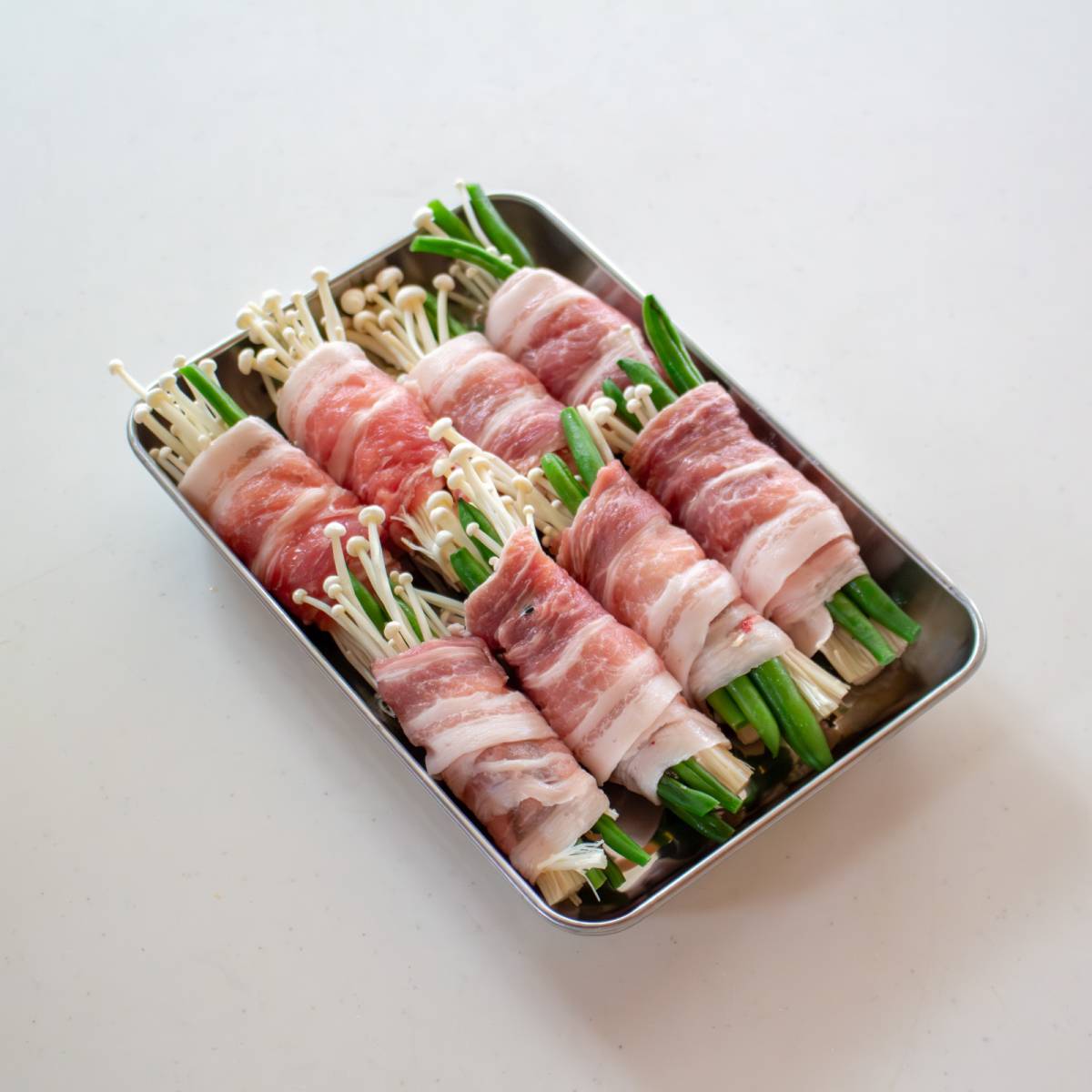 くらこん公式の「塩こんぶでえのき肉巻き」のレシピ