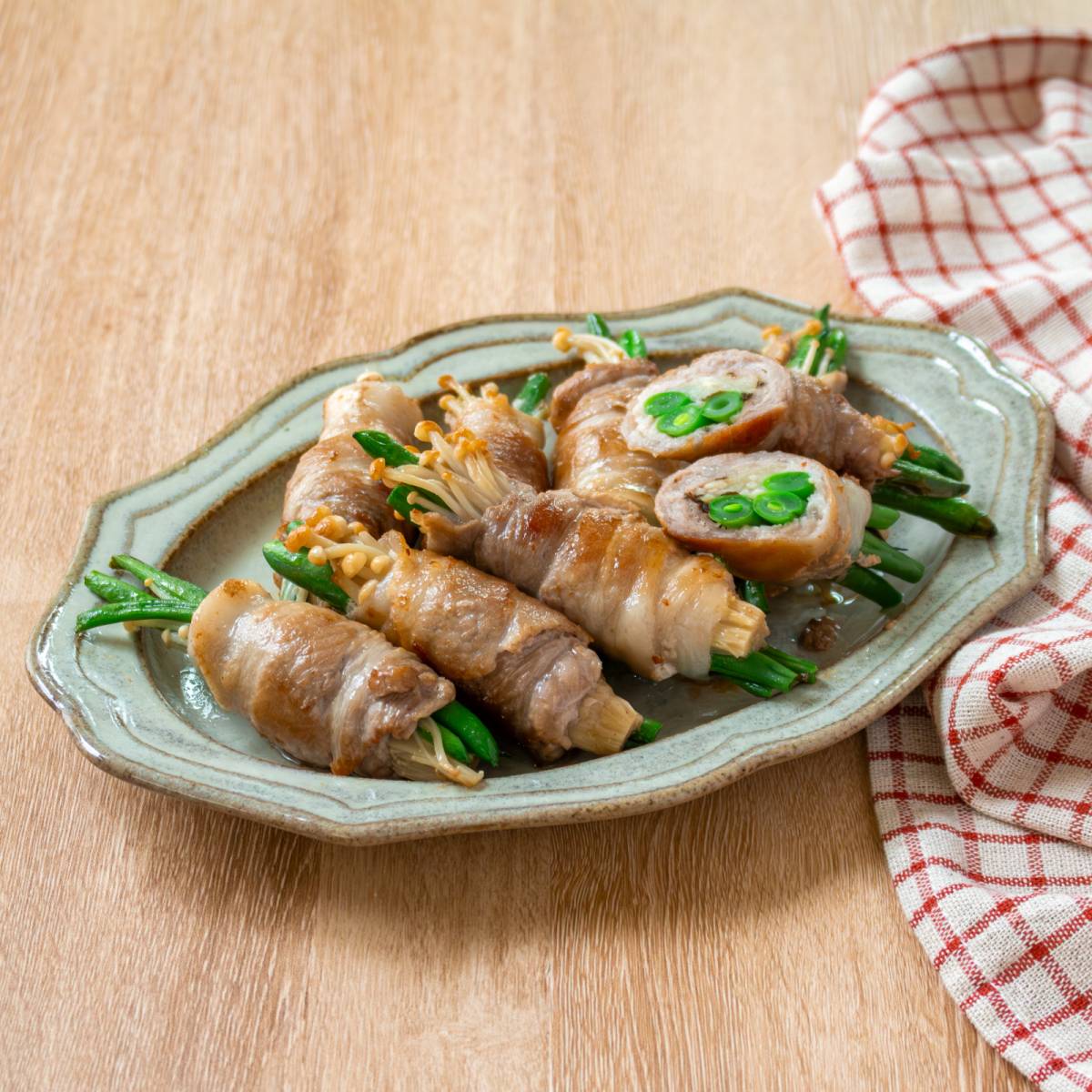 くらこん公式の「塩こんぶでえのき肉巻き」のレシピ