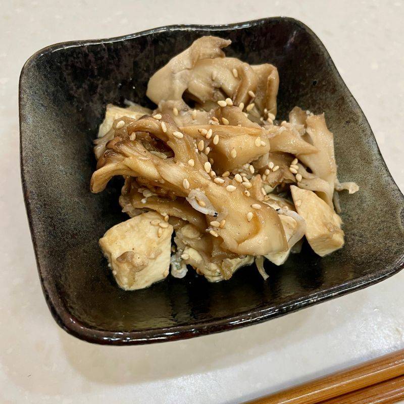 JAグループ公式の「きのこしらす豆腐炒め」のレシピ