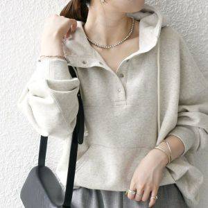 「もうダサいなんて言わせない」40代からの洒落見えパーカー【2026年3月】