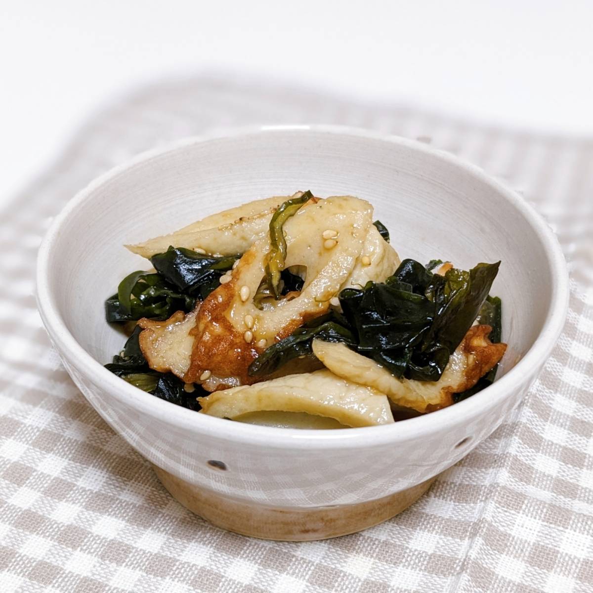 ニッスイ公式の「活ちくわとわかめの炒り煮」のレシピ