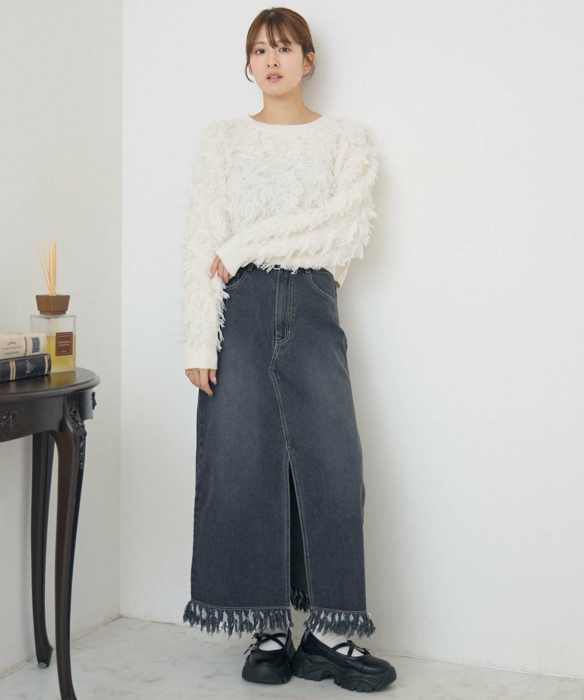デニムスカート冬コーデ 白ニット