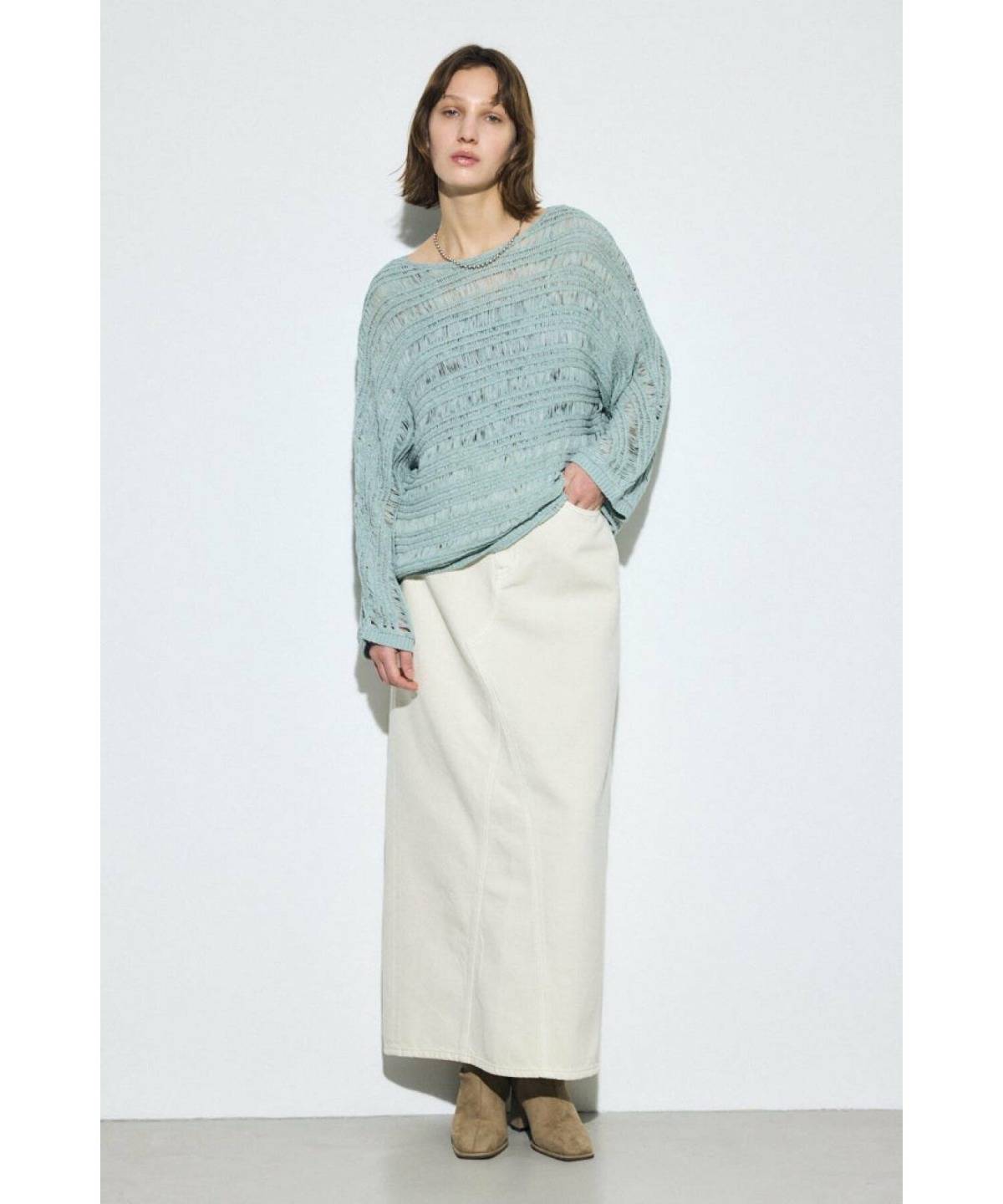 デニムスカートの冬コーデ ニット ホワイトデニム