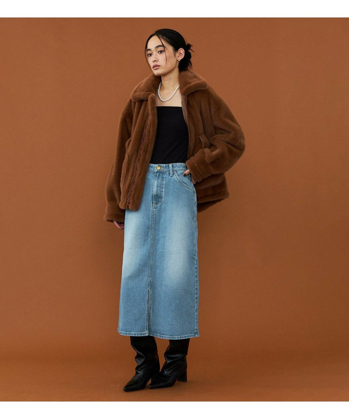 デニムスカートを使った冬コーデ ボアコート