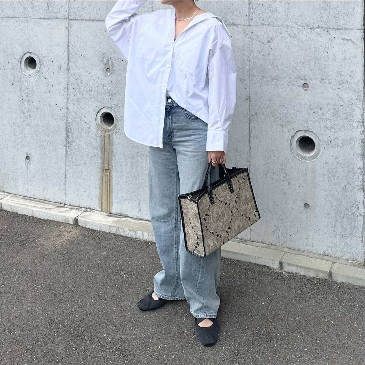 シャツ×デニムパンツ