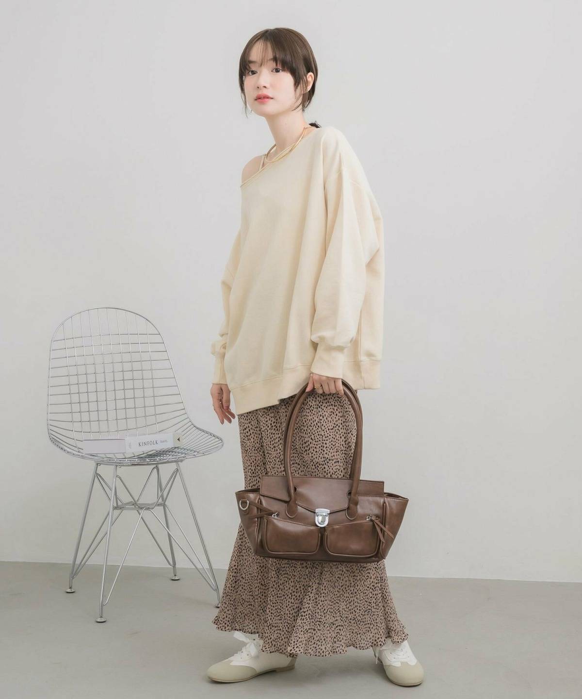 ベージュスウェット コーデ マーメイドスカート