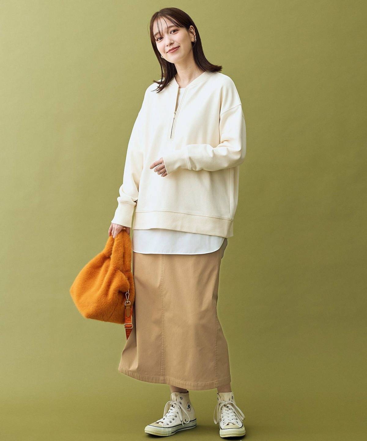 ベージュスウェットコーデ ハーフジップ