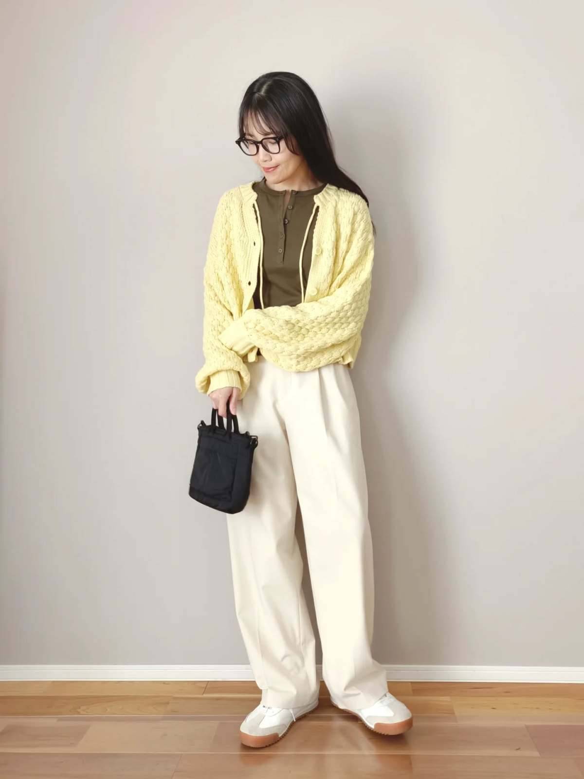 カラーカーディガンを羽織る♡