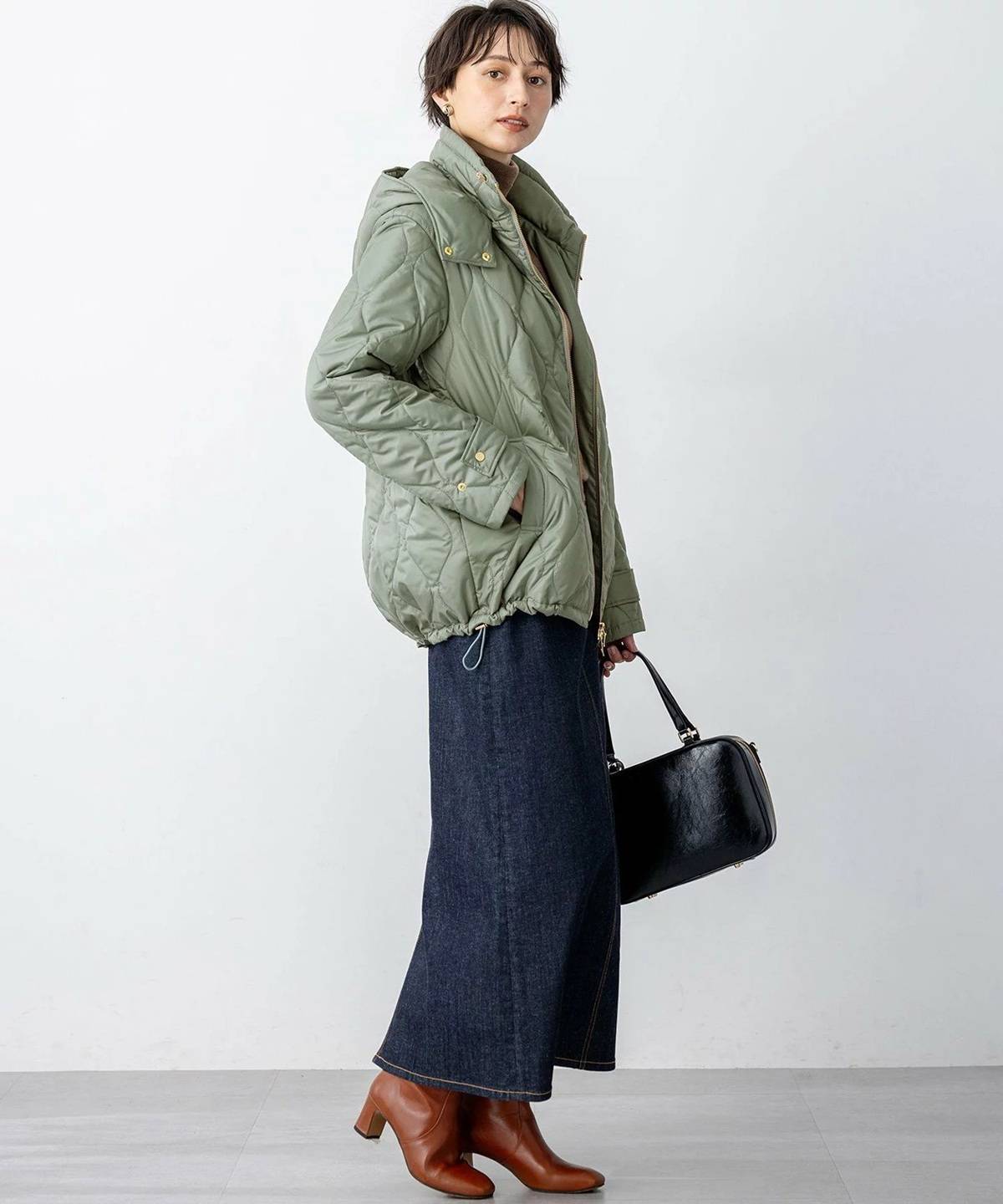 デニムスカートを使った冬コーデ アウター ダウン