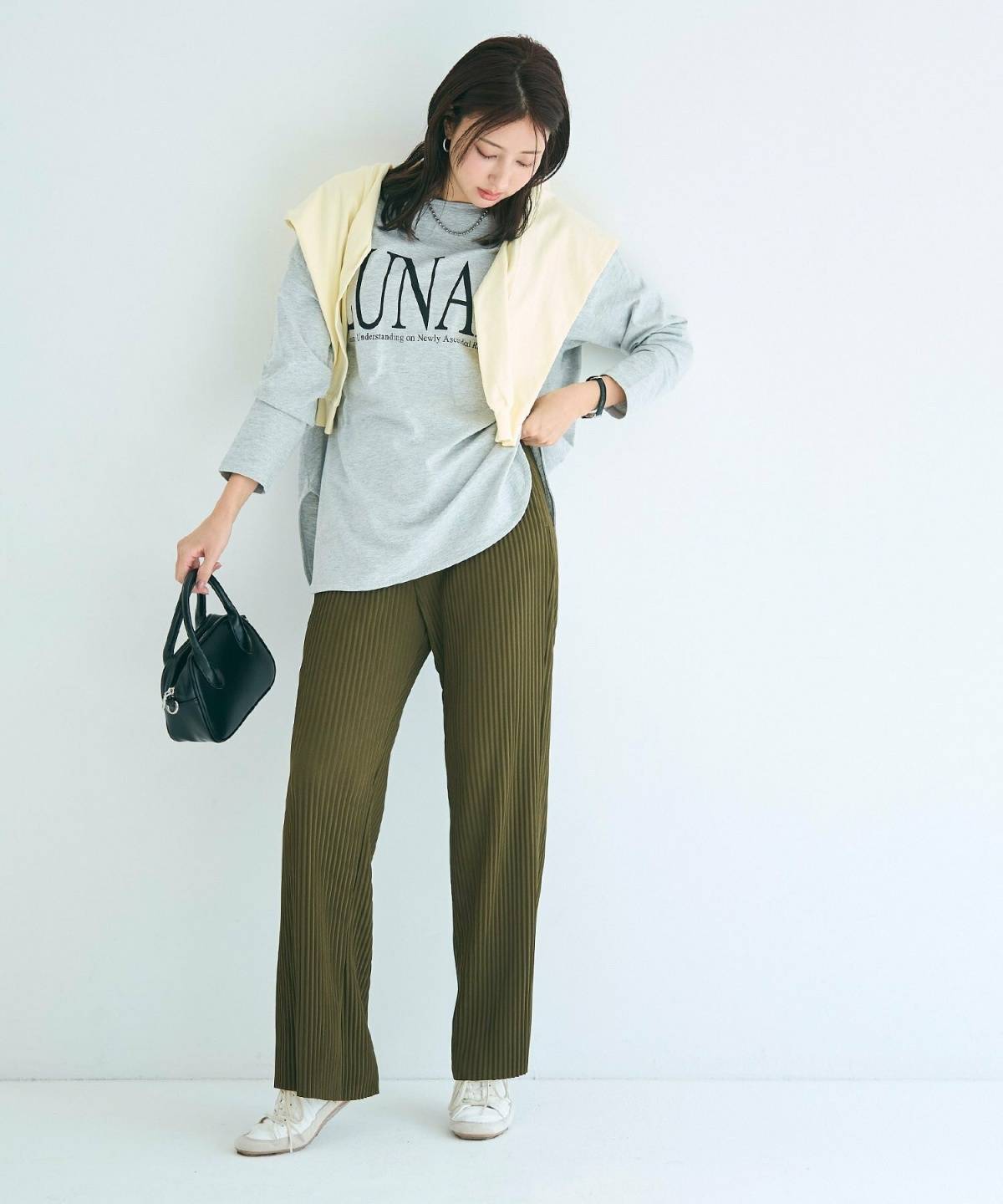 5月の大阪コーデ リブパンツ ロゴTシャツ