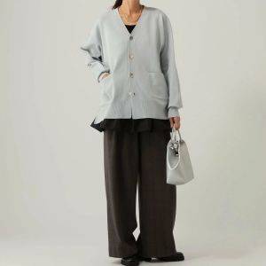 「老け見えしない」「おばさん感ゼロ」大人コーデを格上げするカーディガン3選【2026年3月版】