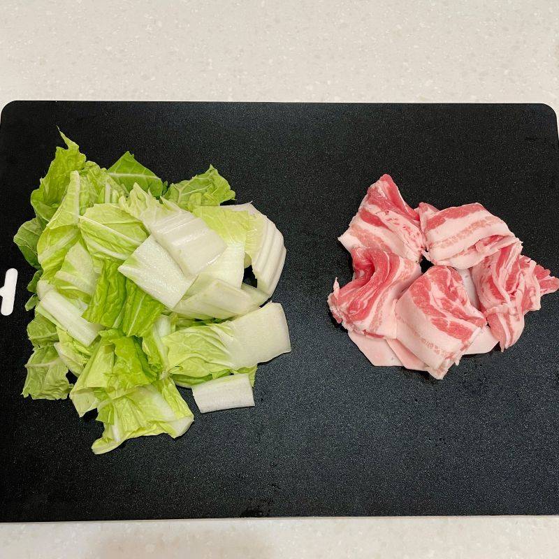 くらこん公式の「レンジで簡単！塩こんぶで豚バラ白菜」のレシピ