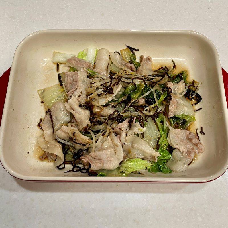 くらこん公式の「レンジで簡単！塩こんぶで豚バラ白菜」のレシピ