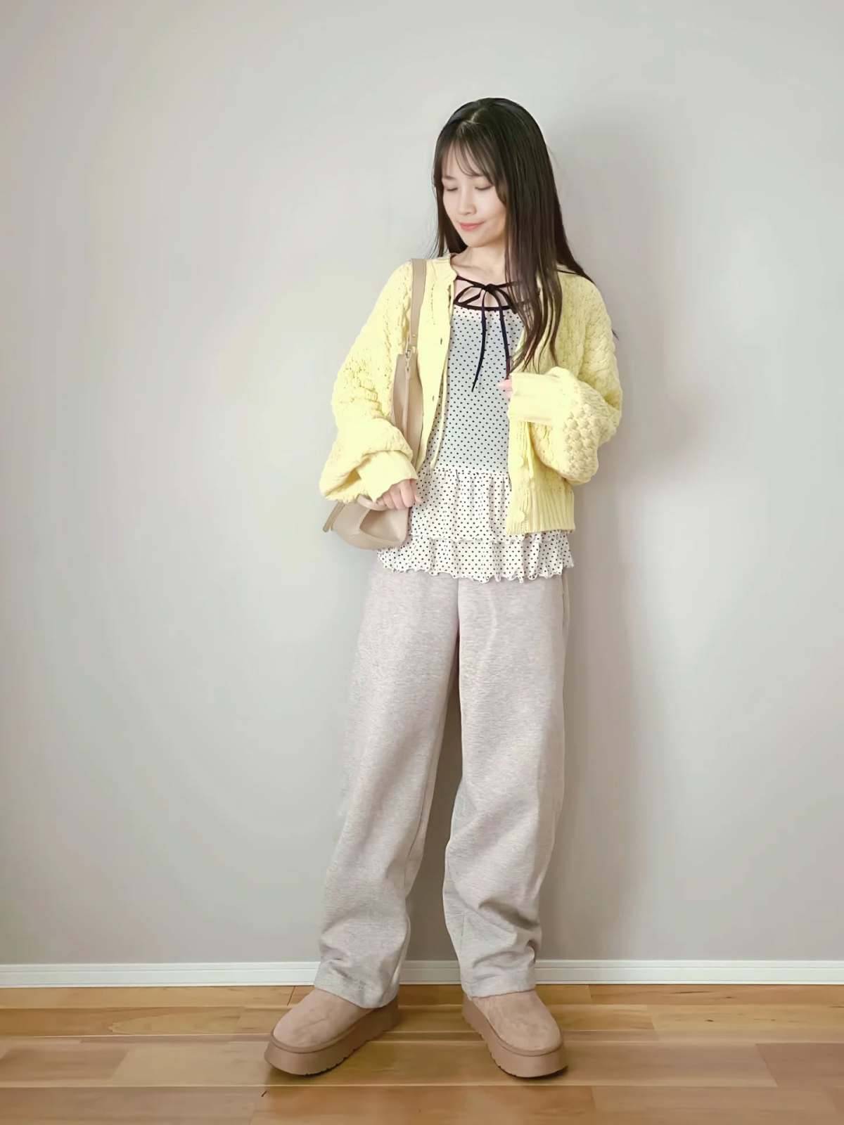 カラーカーディガンをアクセントにする♡