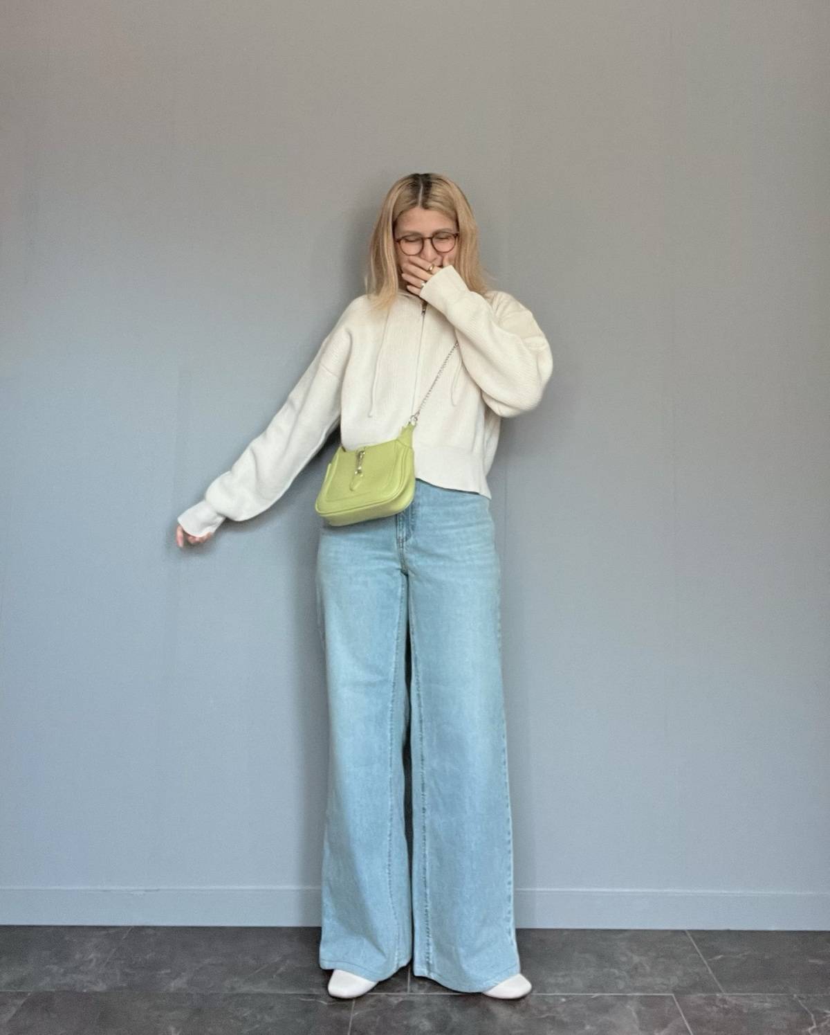 カラーバッグをアクセントにする!