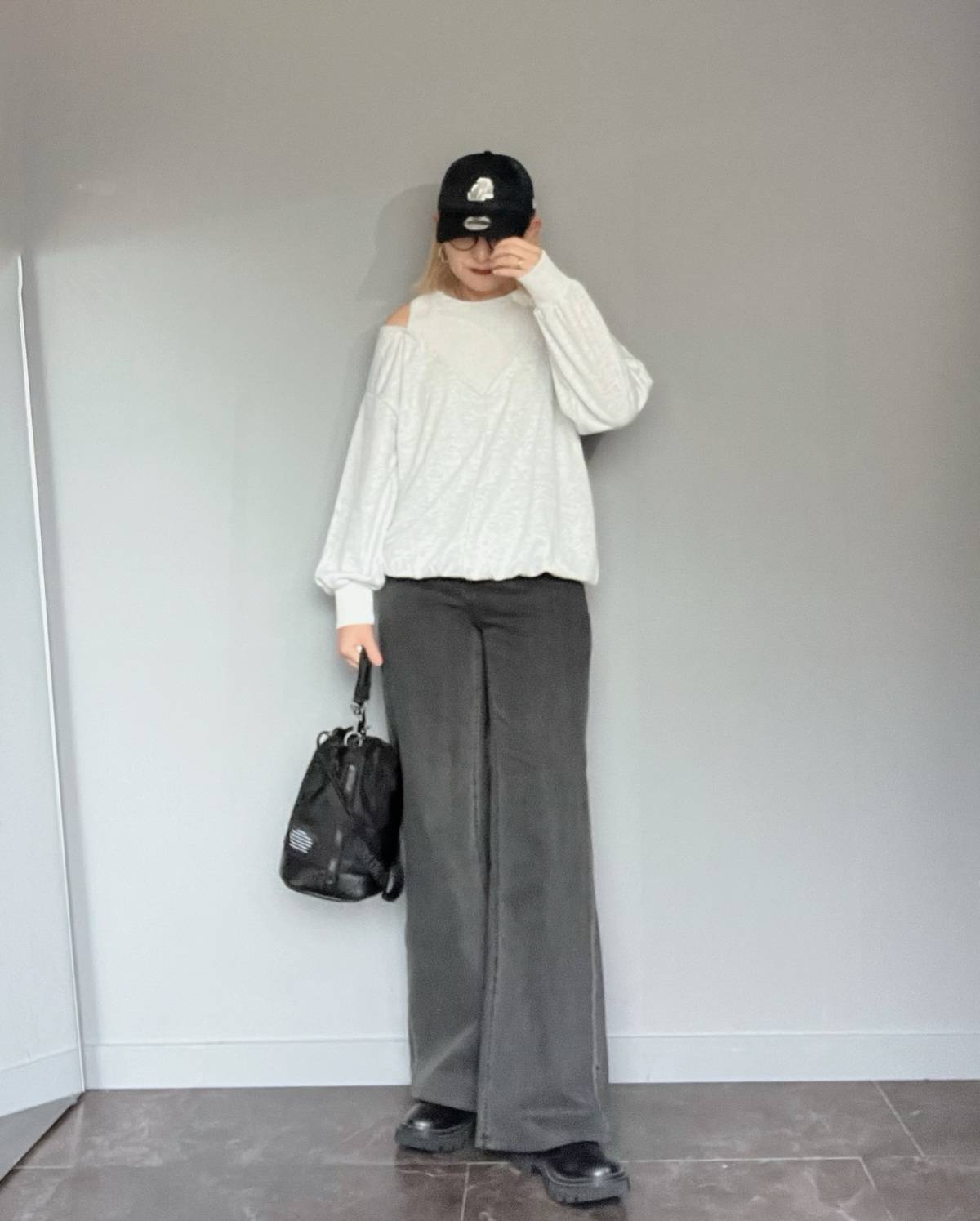 カットアウトトップスで肌見せする♡