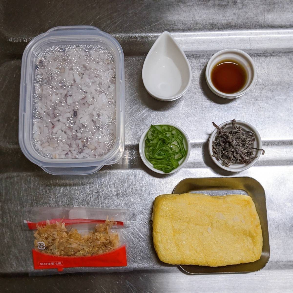 ヤマキ公式の「だしうま!おかか昆布と油揚げのおにぎり」のレシピ