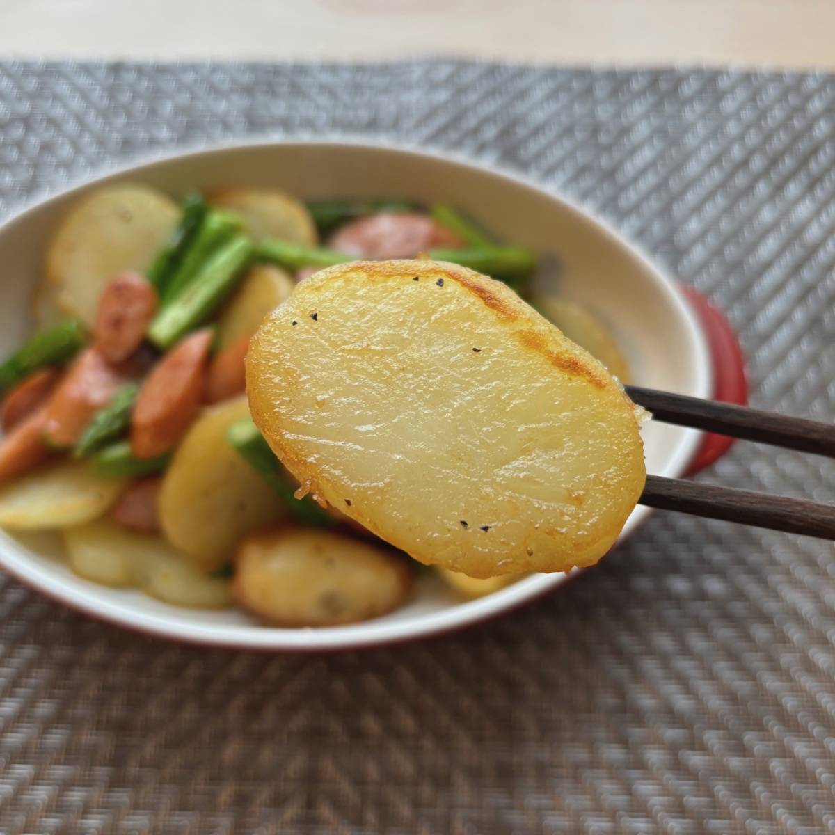 JAグループ公式の「アスパラとじゃがいものバター醤油炒め」のレシピ