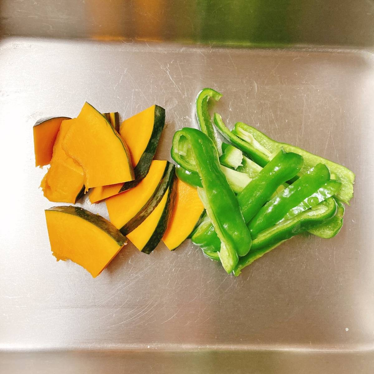 いちまさ公式の「なすとピーマンとカニかまの揚げびたし」のレシピ