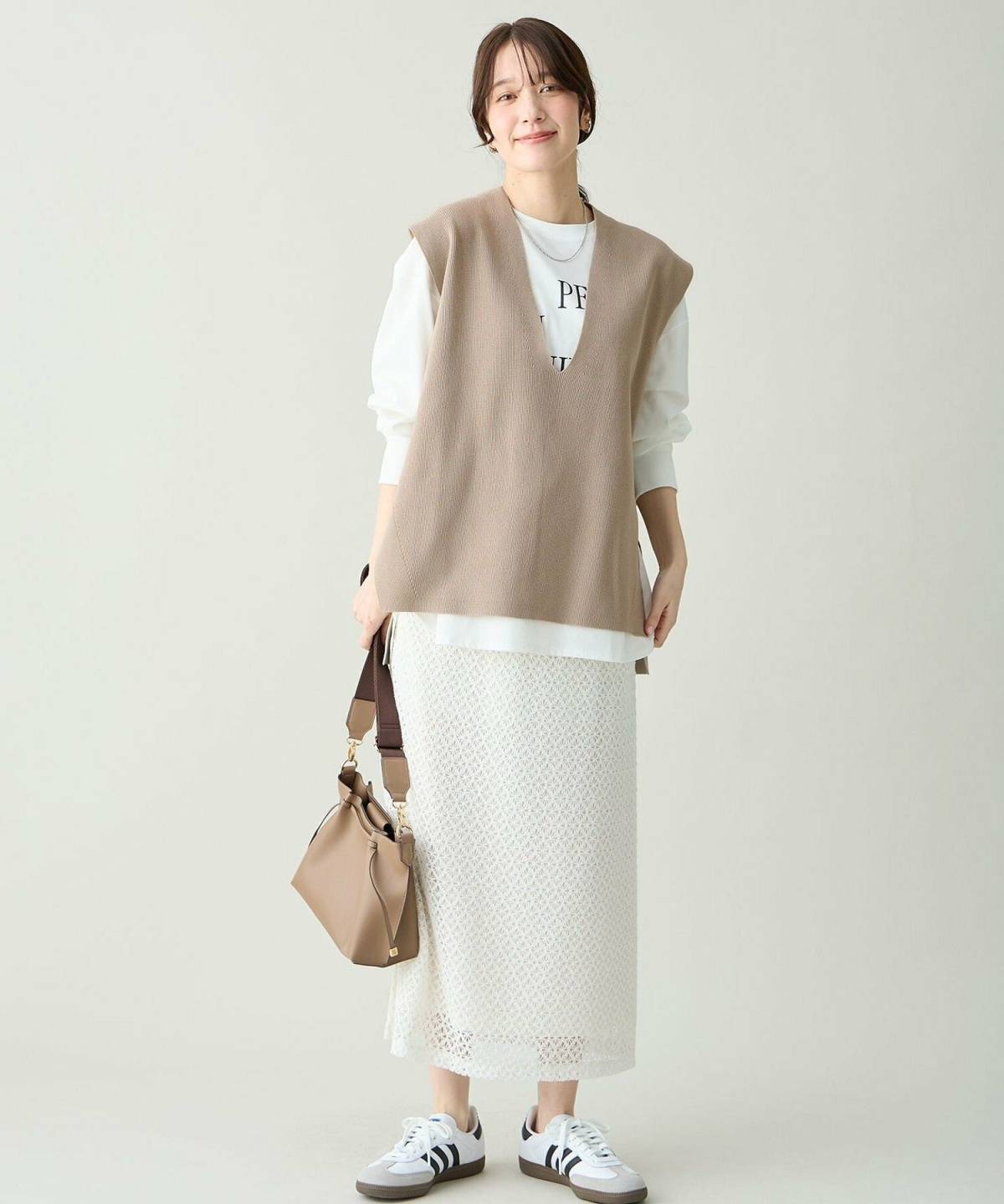 4月の沖縄コーデ ニットベスト レーススカート