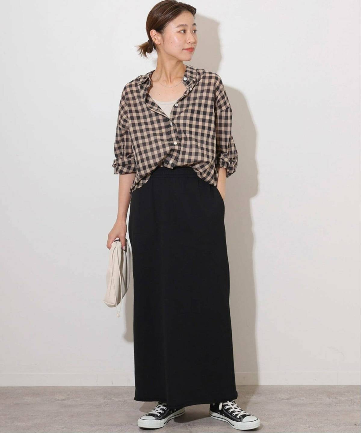 4月の沖縄コーデ スウェットスカート チェックシャツ