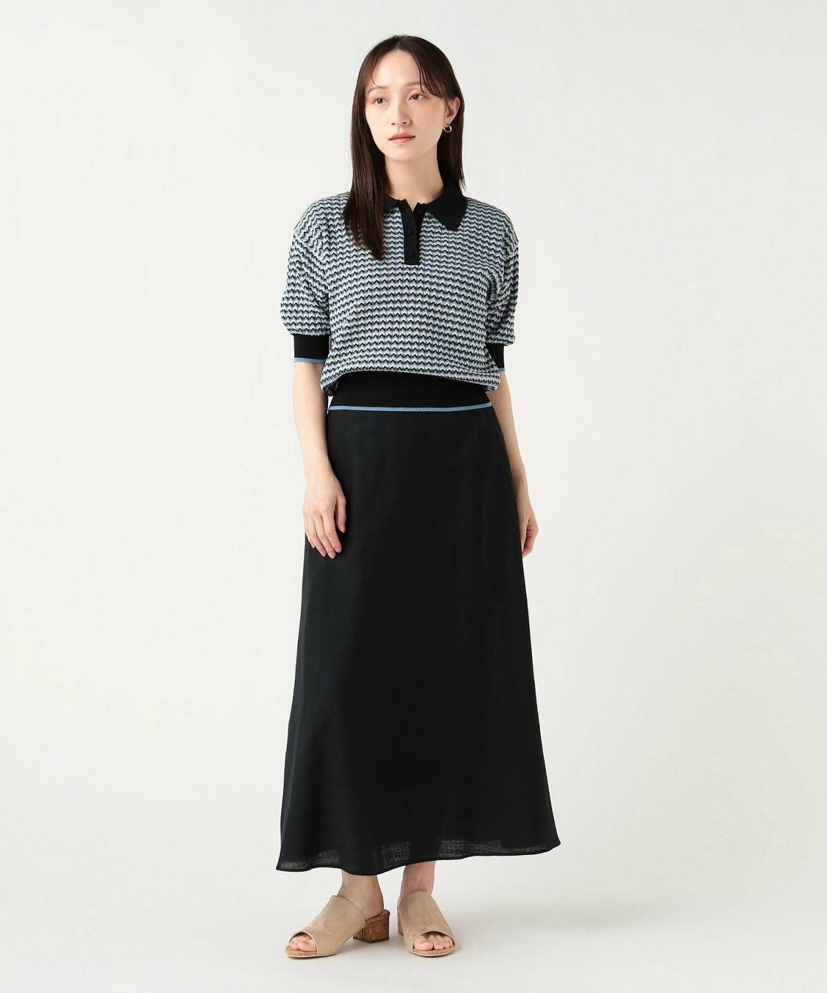 水色のポロシャツコーデ フレアスカート