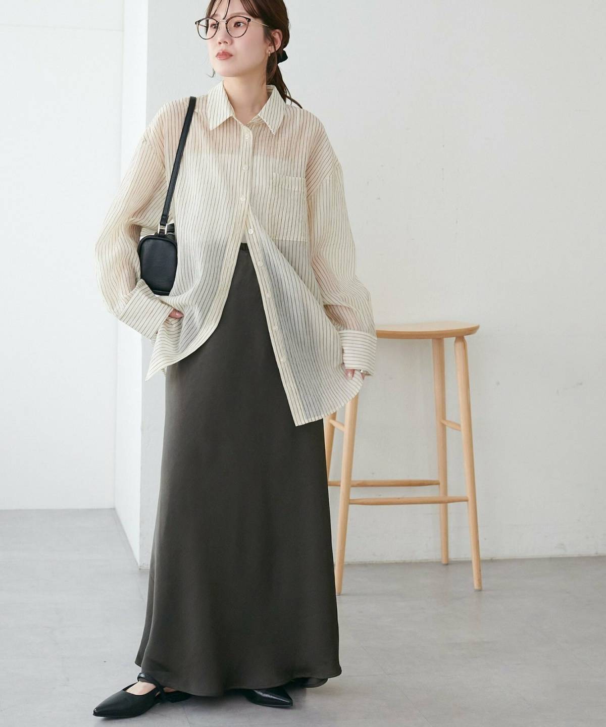 5月の京都コーデ サテンスカート シャツ