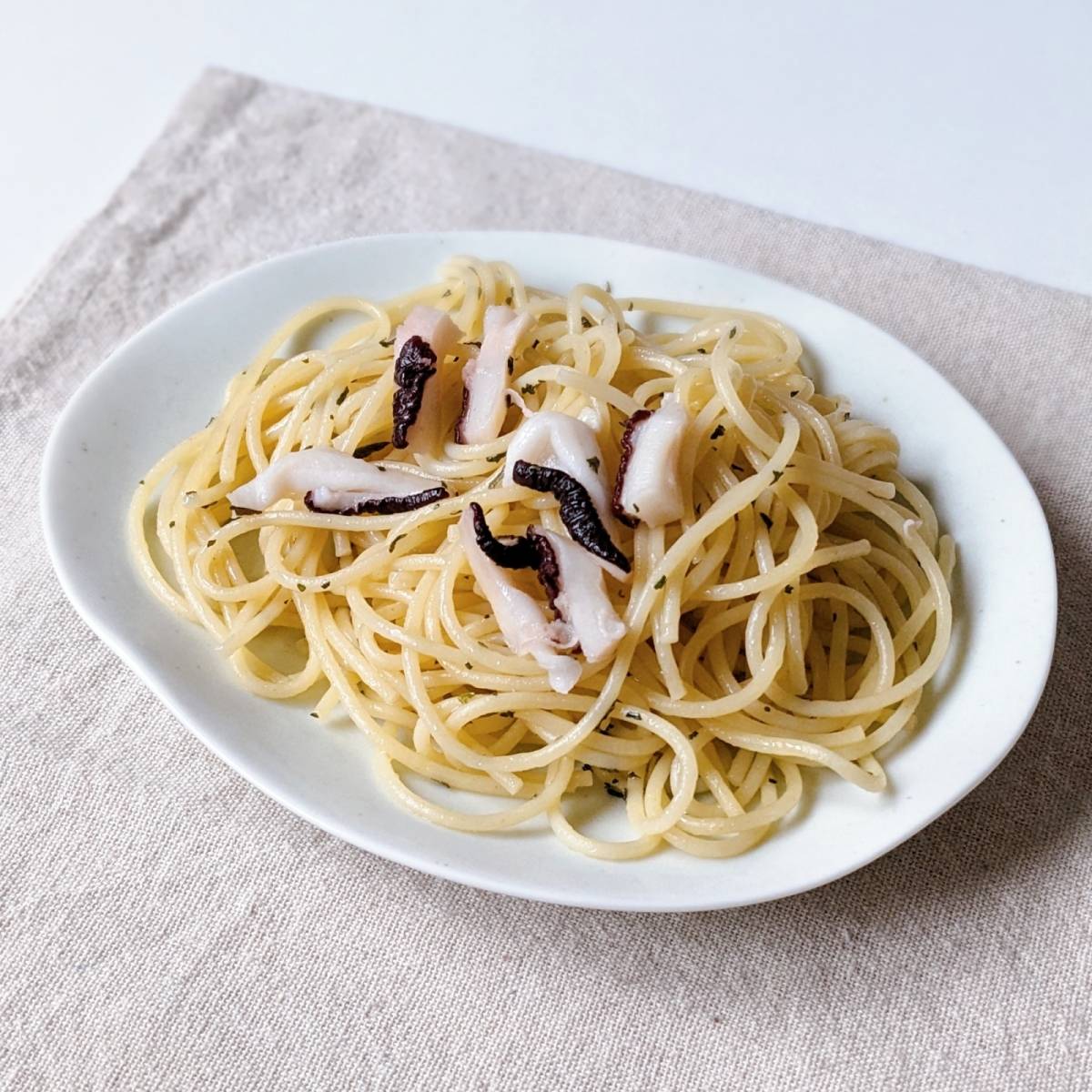 マ・マー公式の「たことバジルのスパゲティ」のレシピ