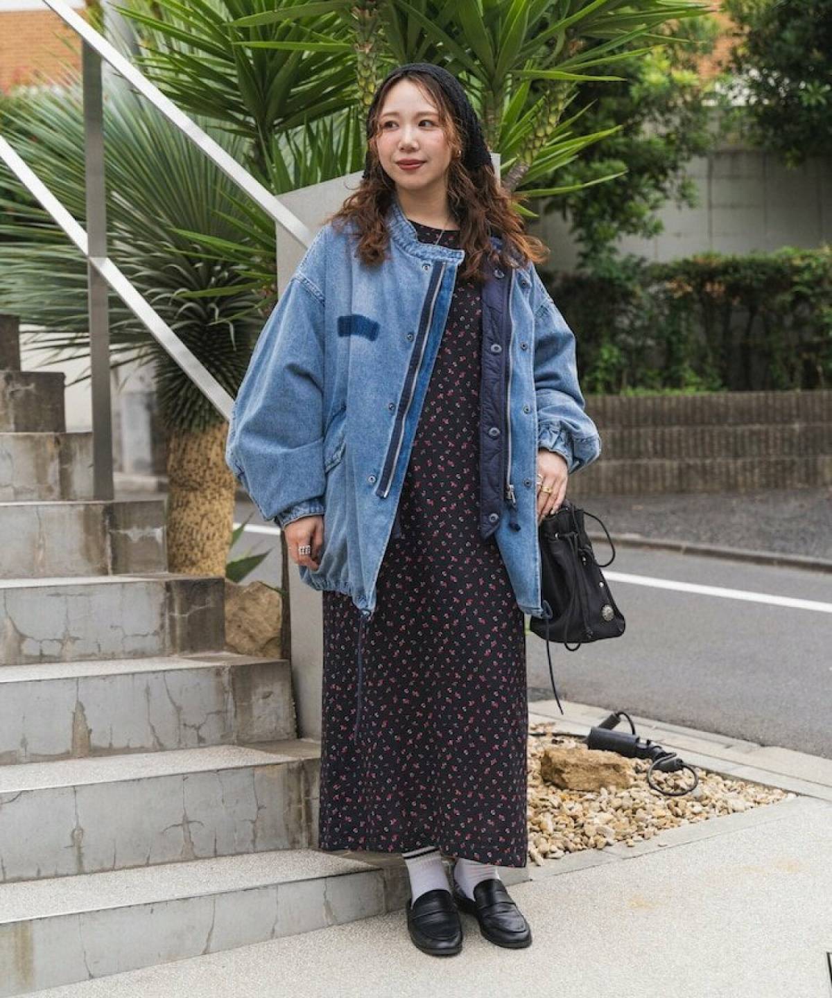 4月の北海道コーデ デニムジャケット 花柄ワンピース