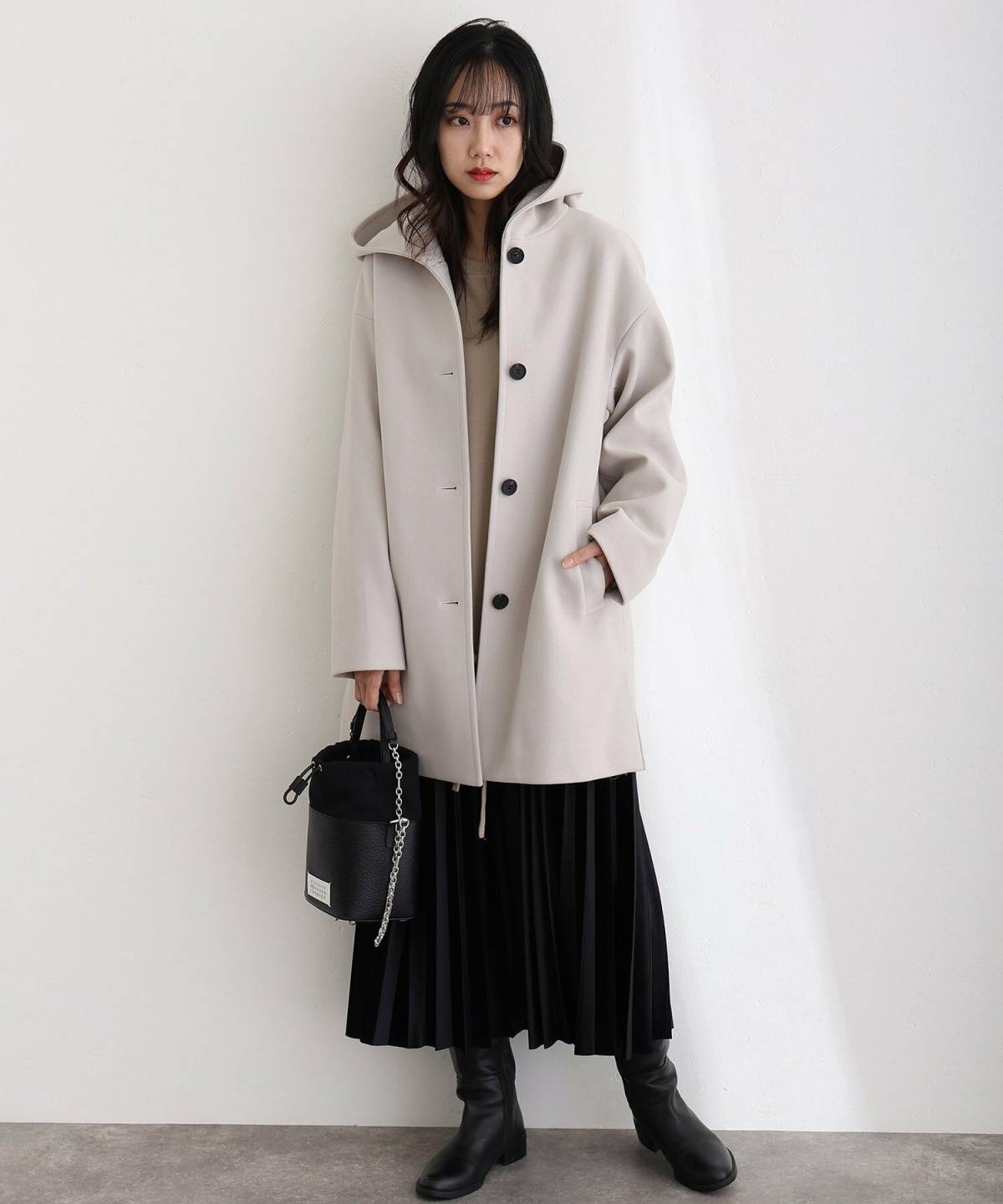 4月の北海道コーデ フード付きコート プリーツスカート