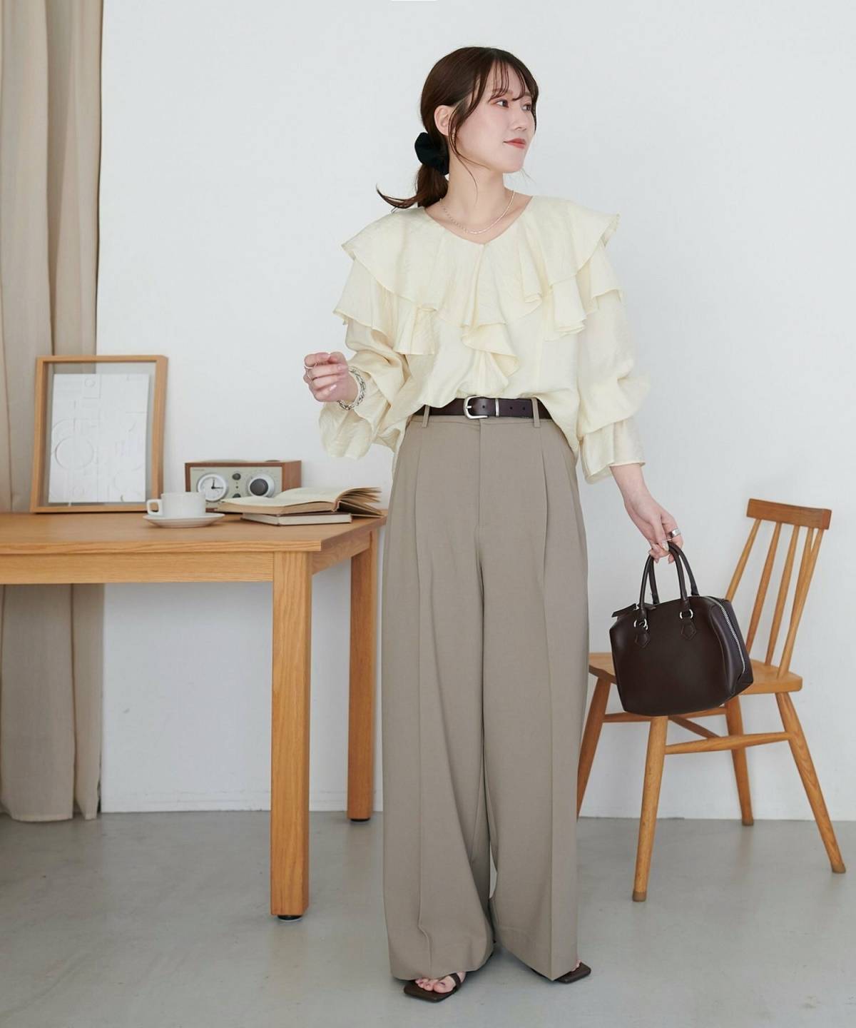 6月の京都コーデ フリルトップス ワイドパンツ