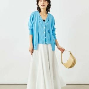 水色カーディガンでおしゃれ見え♪大人女子向け春コーデ12選