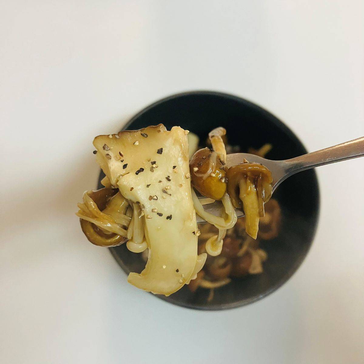 ヤマキ公式の「いろいろきのこのバターソテー」のレシピ