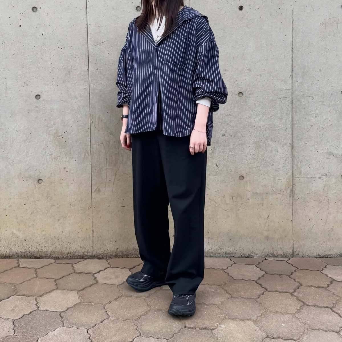 ストライプ柄のシャツを合わせる!