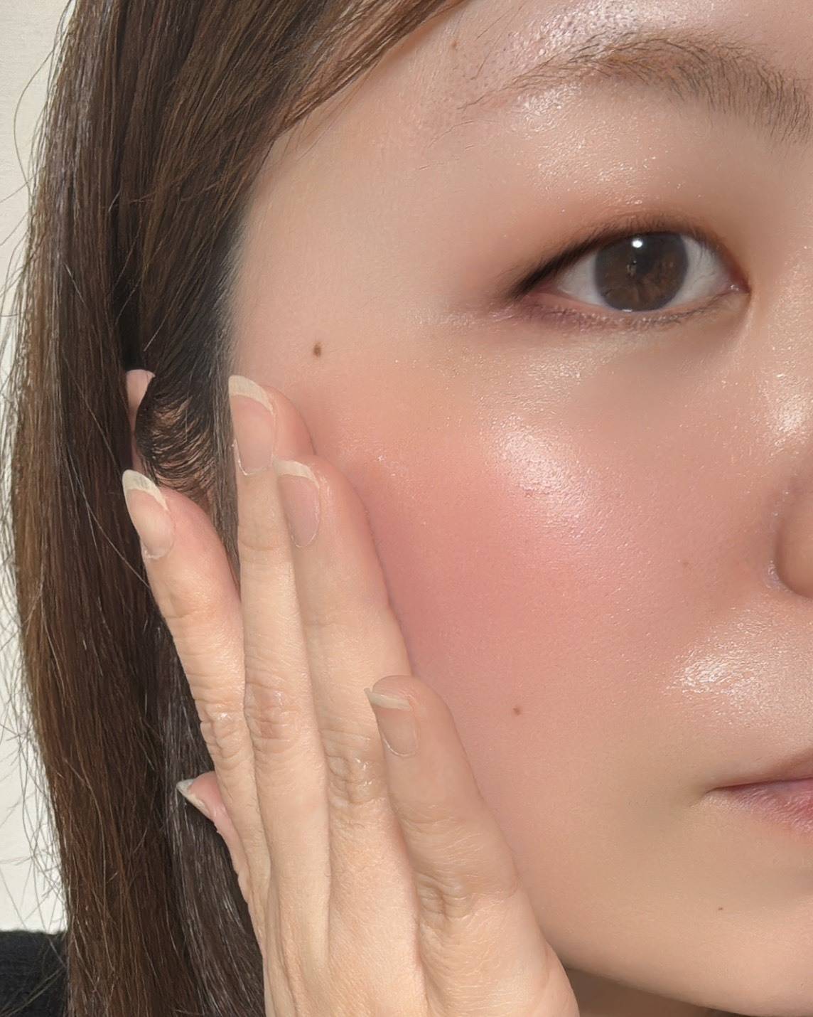 VT COSMETICS VT グルカミューン エッセンスを塗った顔