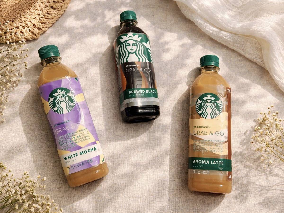 3本のスタバのペットボトル